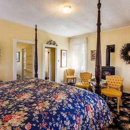 Shady Oaks Country Inn Света Елена Екстериор снимка