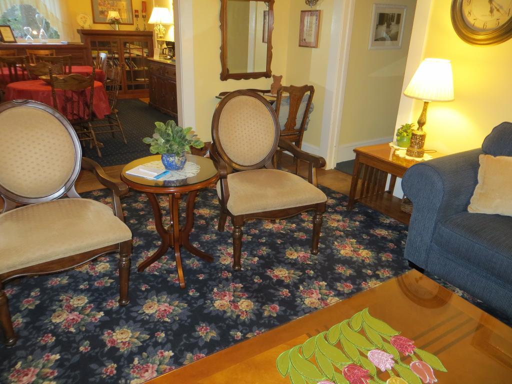 Shady Oaks Country Inn Света Елена Екстериор снимка