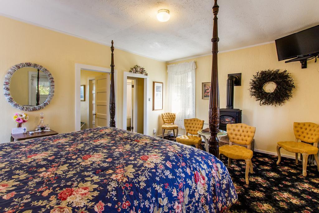 Shady Oaks Country Inn Света Елена Екстериор снимка