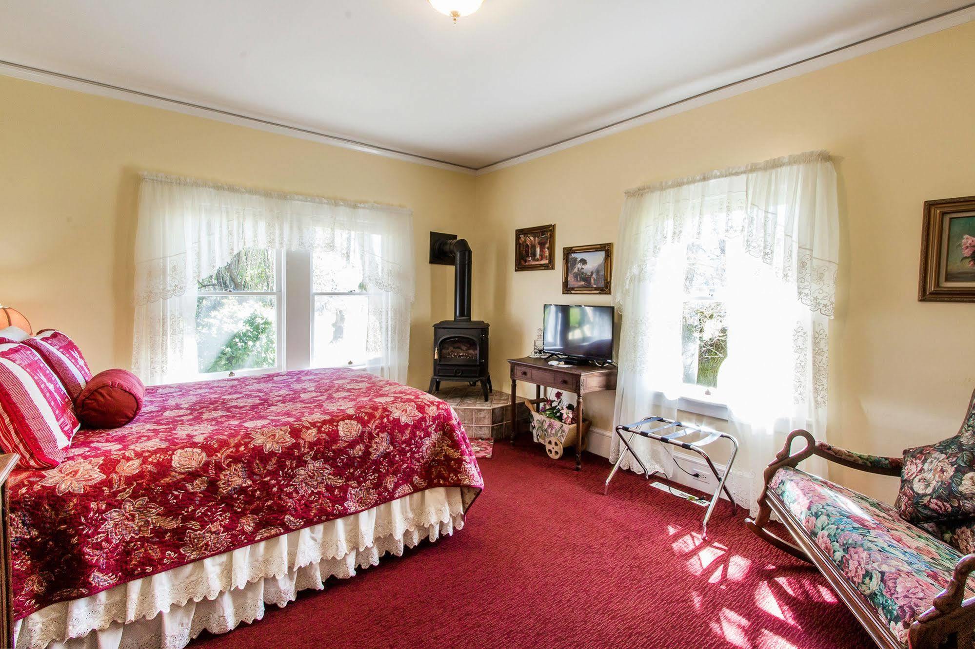 Shady Oaks Country Inn Света Елена Екстериор снимка