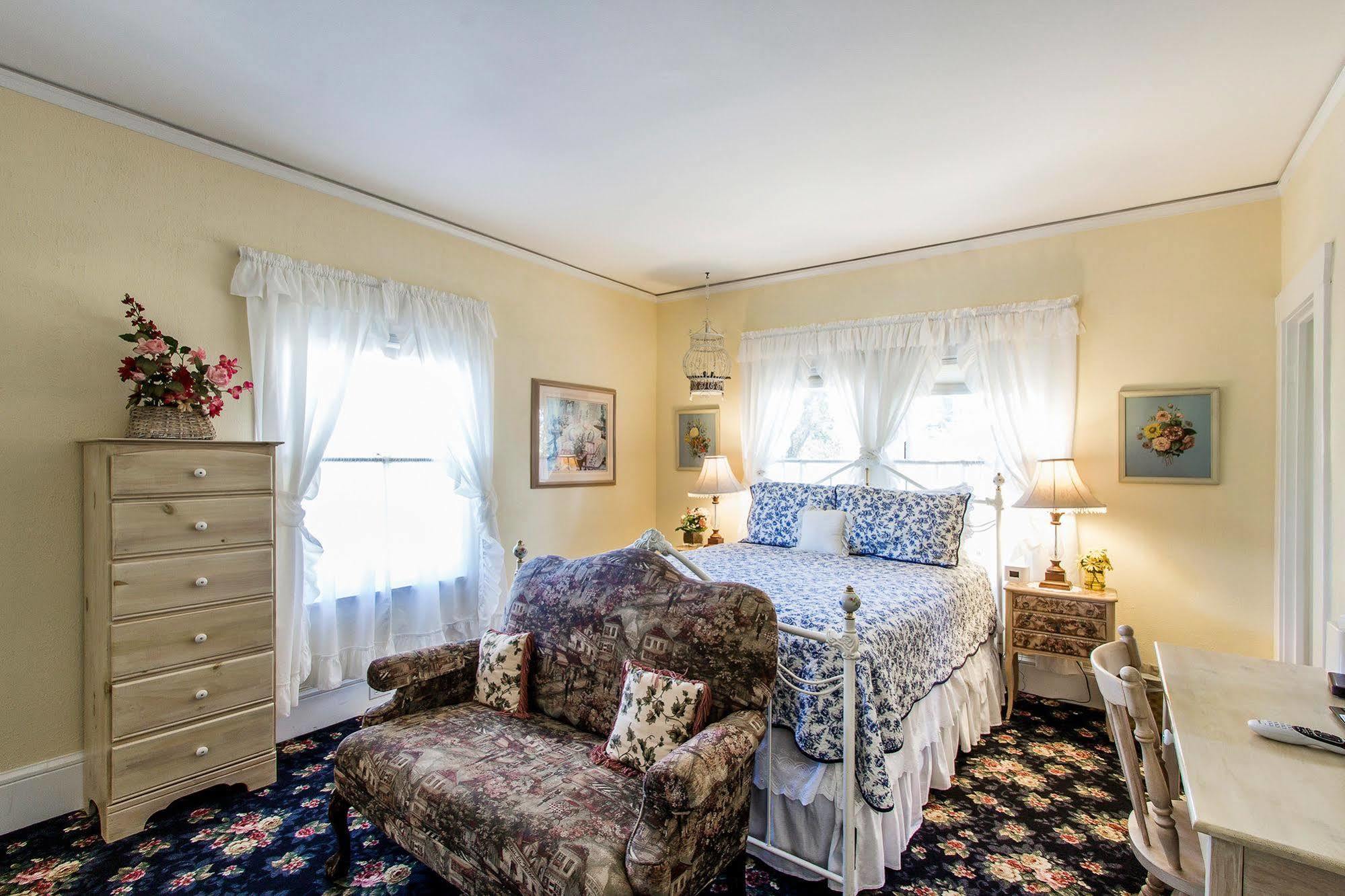 Shady Oaks Country Inn Света Елена Екстериор снимка