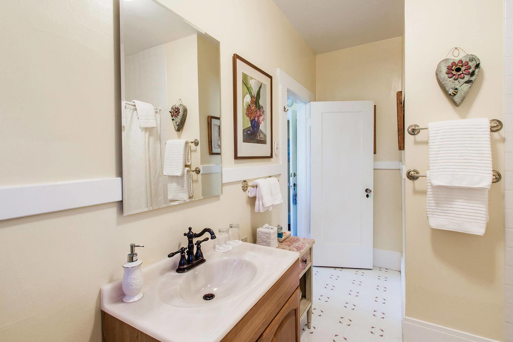 Shady Oaks Country Inn Света Елена Екстериор снимка