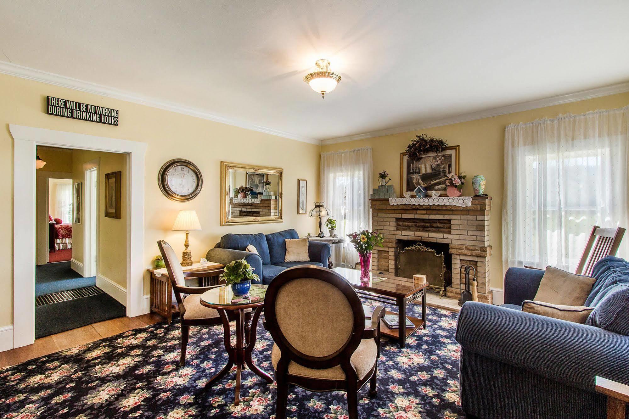 Shady Oaks Country Inn Света Елена Екстериор снимка