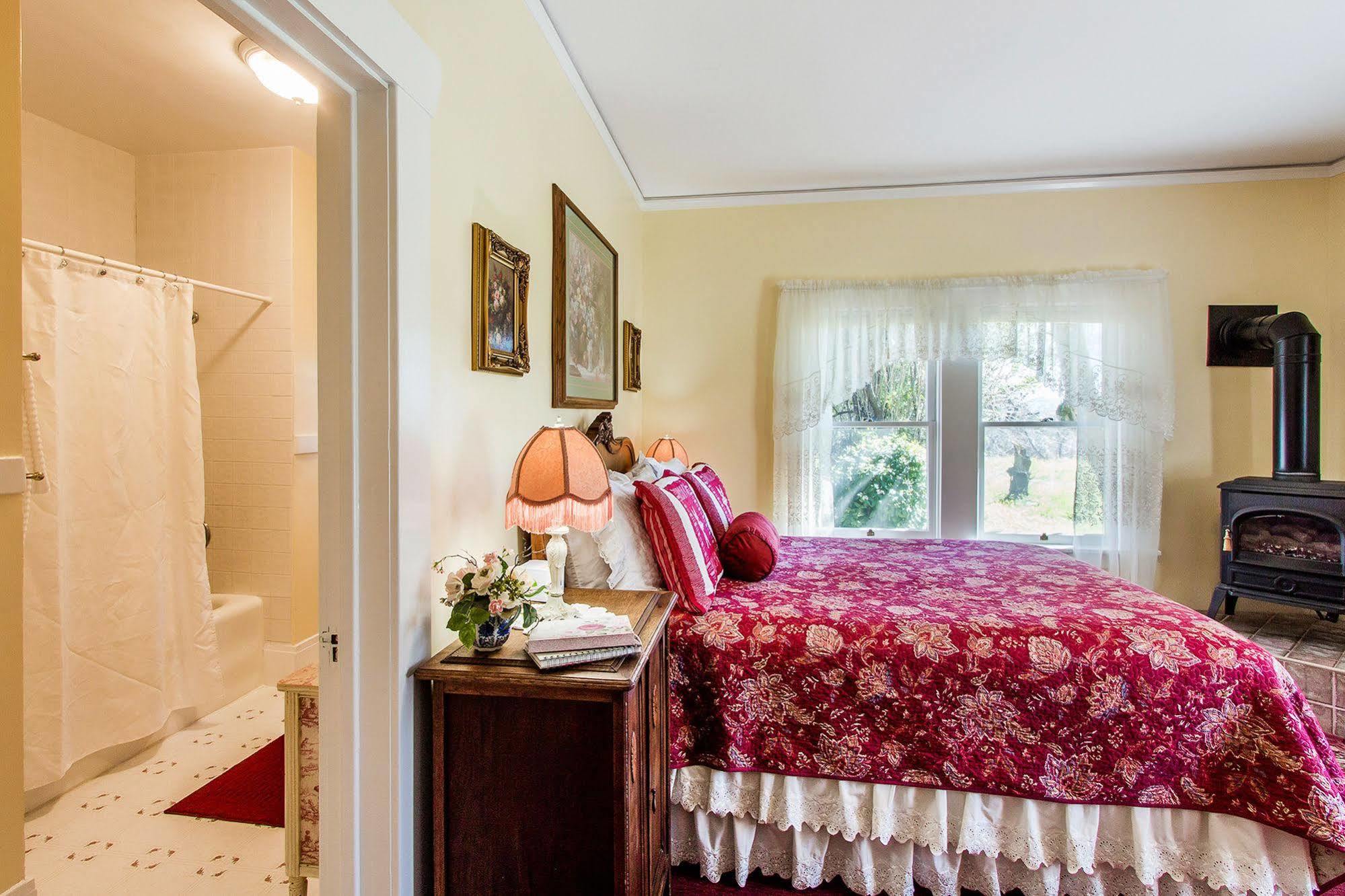 Shady Oaks Country Inn Света Елена Екстериор снимка