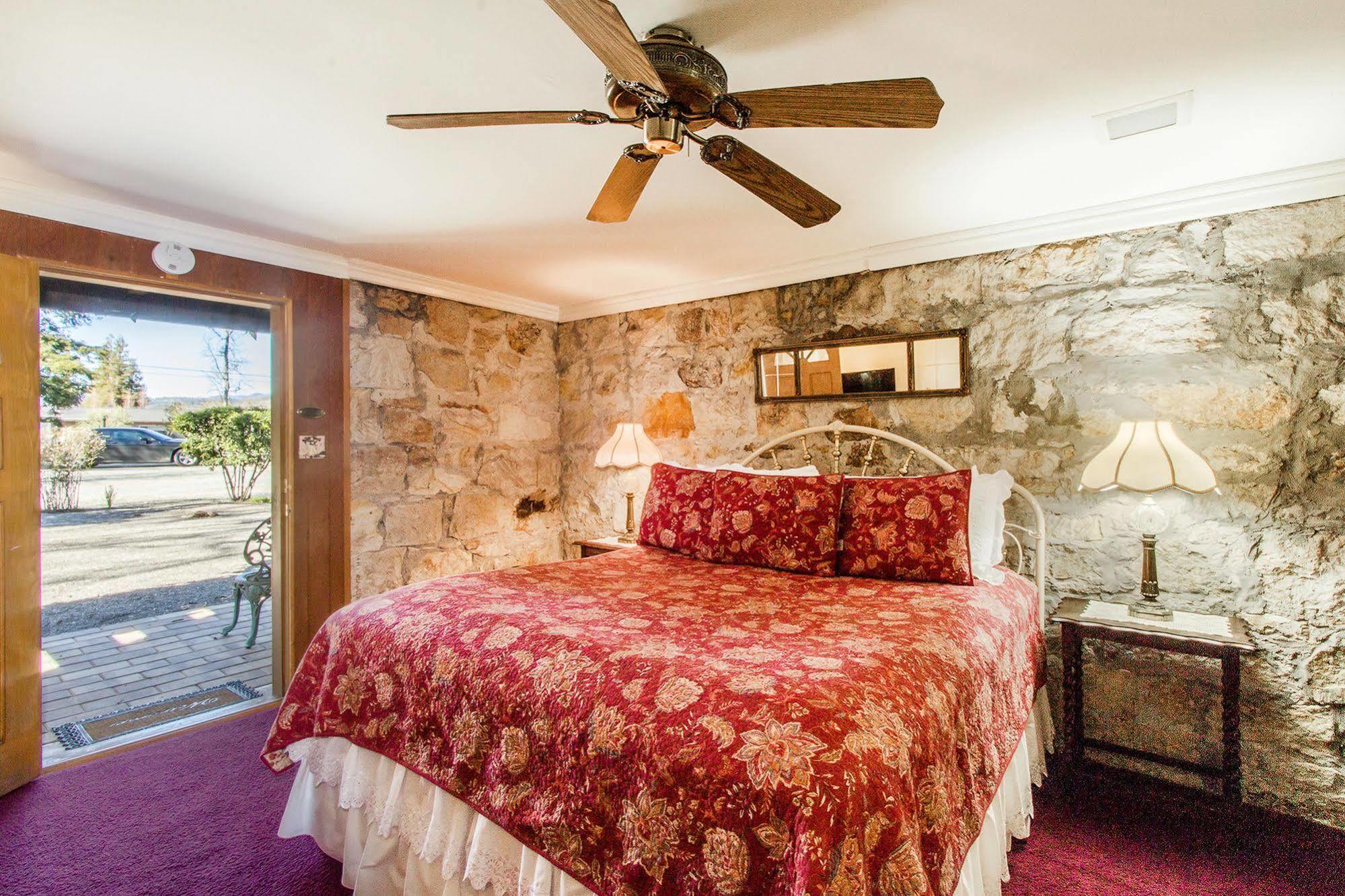 Shady Oaks Country Inn Света Елена Екстериор снимка