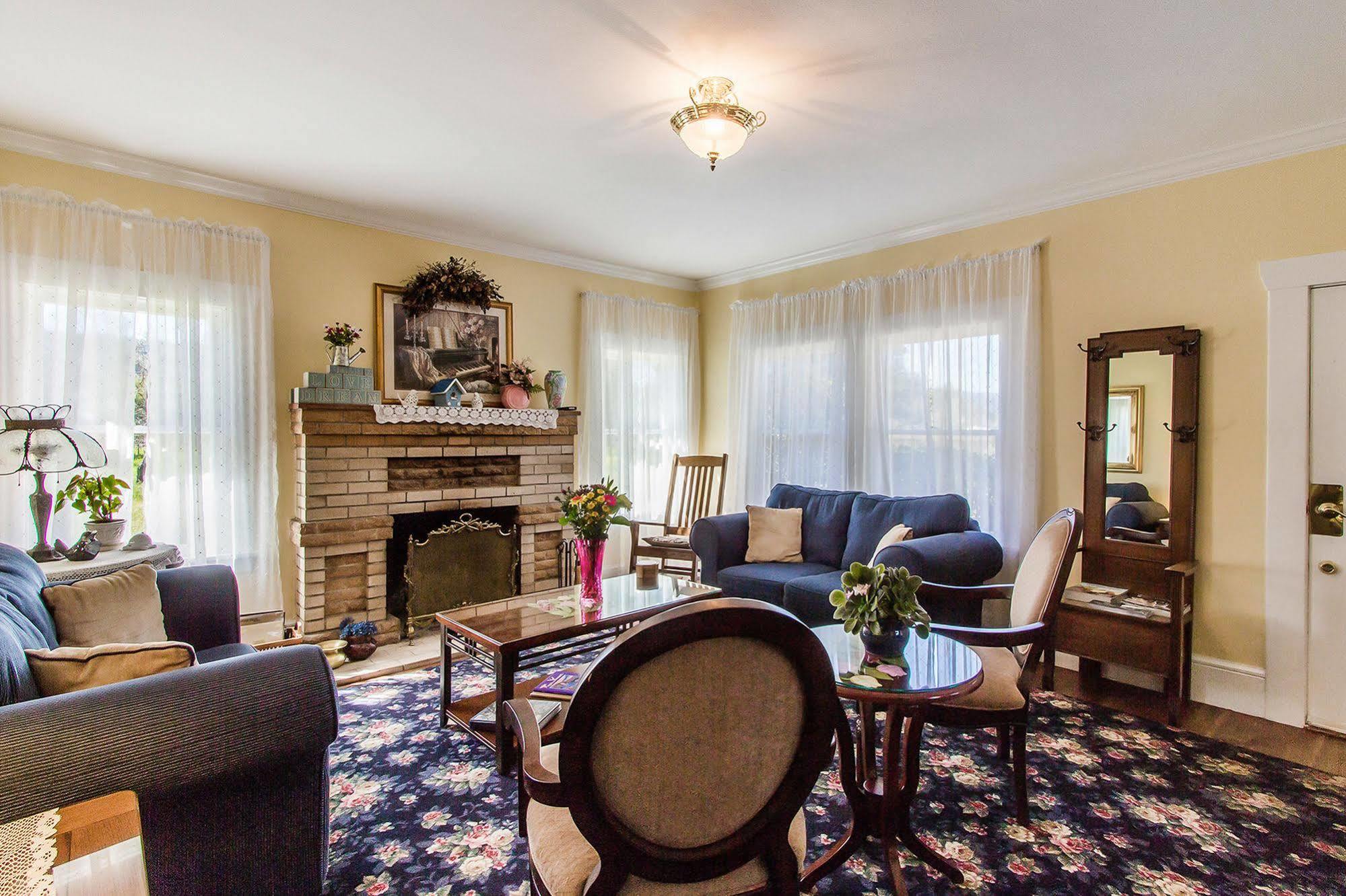 Shady Oaks Country Inn Света Елена Екстериор снимка