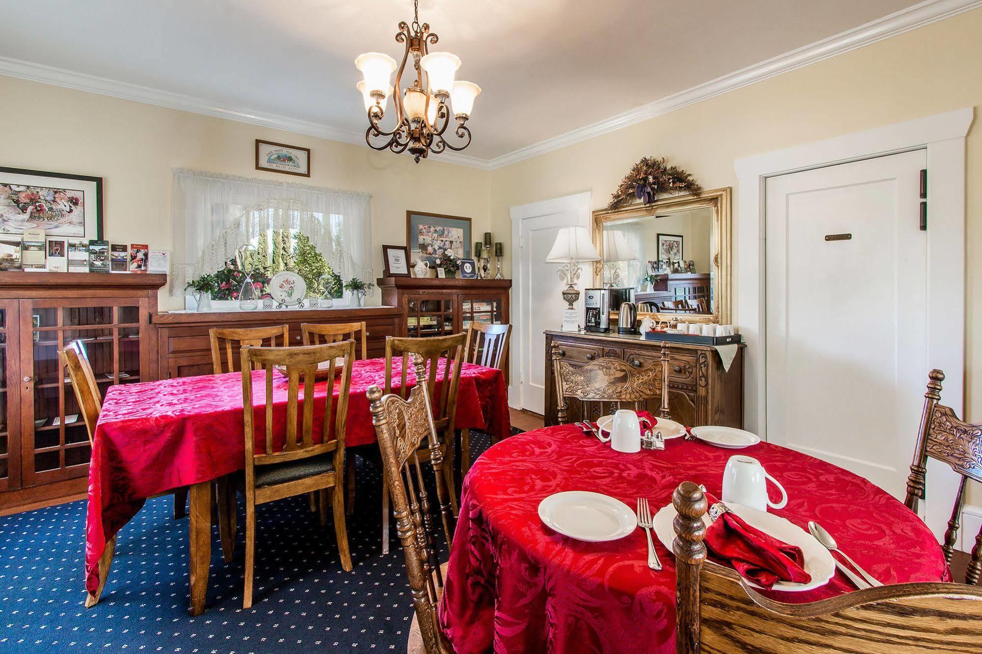 Shady Oaks Country Inn Света Елена Екстериор снимка
